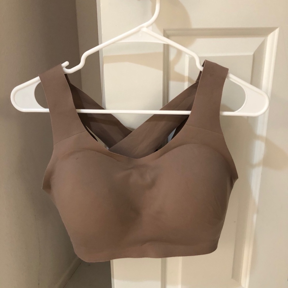 Lululemon enlite sports bra (36DD)